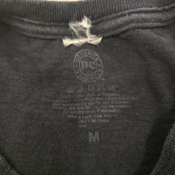 Women's DC COMICS BATMAN GRAPHIC T-SHIRT size Medium Black Solid Graphic 19x25.5 - Picture 5 of 7